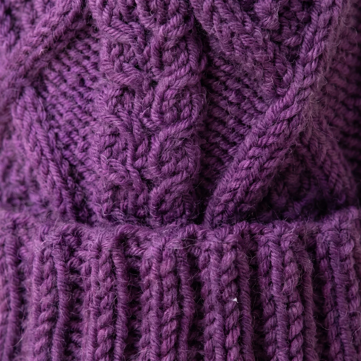 Kinder-Zopfmütze Violett, Muster im Detail