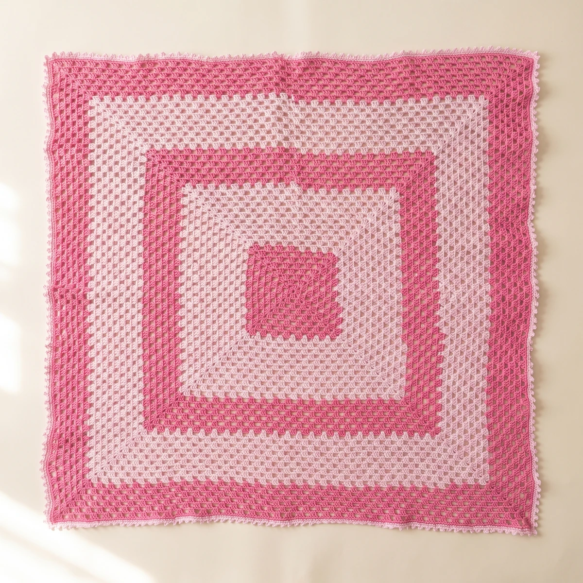 Babydecke Rosa, Gesamtansicht
